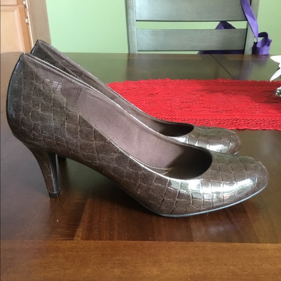 NWOT Comfort Plus brown heel shoes Size 11 - Picture 2 of 5